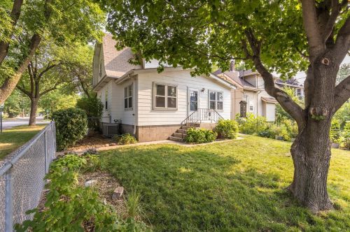 1216 Charles Ave, Saint Paul MN  55104-2514 exterior