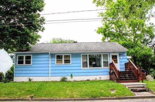81 Ponham St, Waterbury, CT 06708-3002