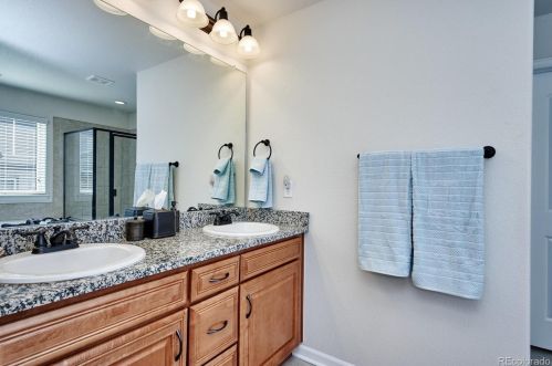 21829 Layton Dr, Aurora CO 80015-4701 exterior