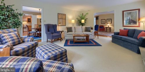 142 Bentley Ln, Lancaster PA  17603-6204 exterior