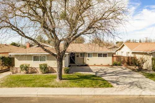 2413 Newport Dr, Modesto, CA 95350-3428