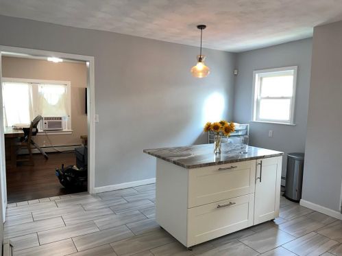 15 Pearl Ave, Warwick, RI 02889-8914