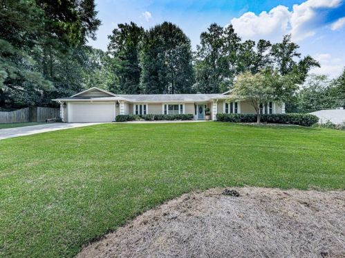 3075 Brookview Dr, Marietta, GA 30068-3814
