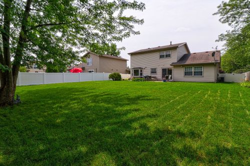 649 Sunrise Ct, Carol Stream IL  60188-1683 exterior