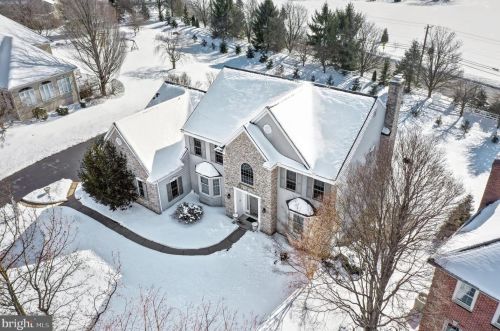 1020 Steeplechase Dr, Lancaster PA  17601-1779 exterior