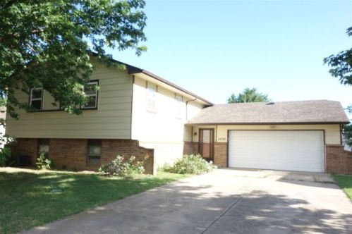 2450 Ridgewood Ct, Wichita, KS 67220-4005