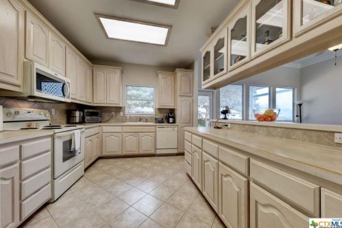 115 Parkridge Cir, Seguin TX 78155-7157 exterior