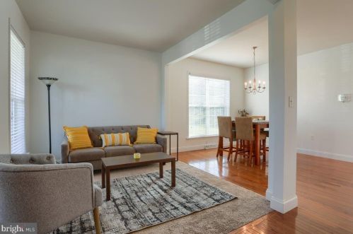 7052 Woodsman Dr, Harrisburg, PA 17111-5085