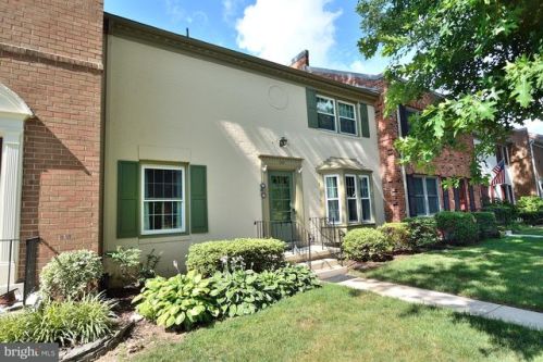 5952 Seabright Rd, Springfield, VA 22152-1706