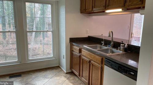 11956 Holly View Dr, Woodbridge VA  22192-1040 exterior