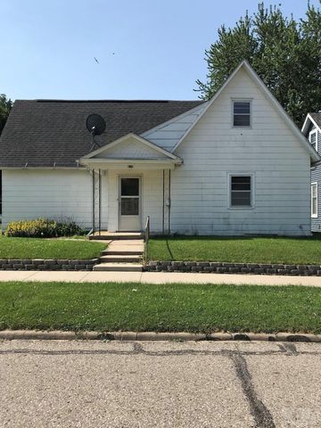 616 4th St, Manning IA  51455-1115 exterior