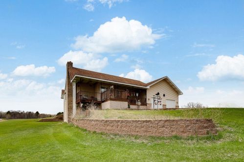 33151 Walbo Dr, Spectacle Lake, MN 55008-7573