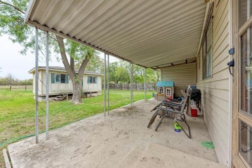 810 Sledge St, Uhland TX 78640-5609 exterior