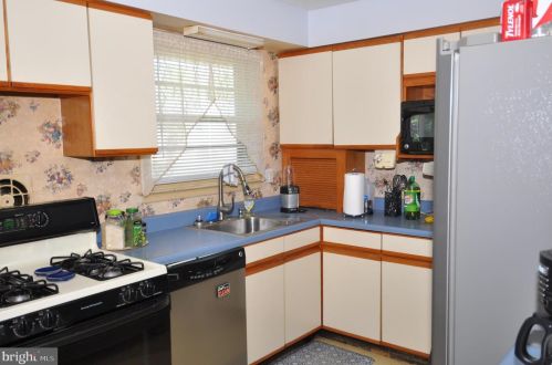 8 Forrest Ct, Lumberton Township, NJ 08048-3402