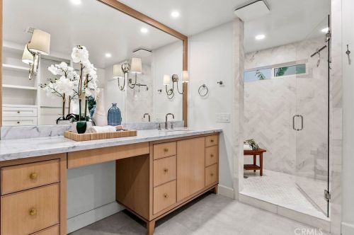 17089 Westport Dr, Huntington Beach CA  92649-4246 exterior