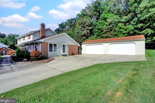 1114 Sturbridge Rd, Fallston, MD 21047-1906