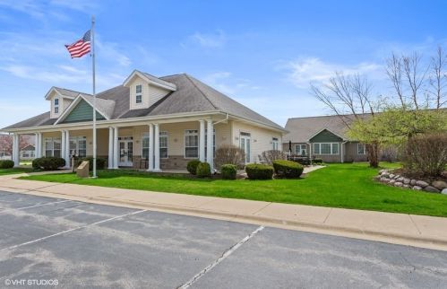 2121 Waterbury Ln, Sycamore IL  60178-3031 exterior