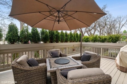 1403 Rue Paris Pl, Palatine, IL 60067-1225