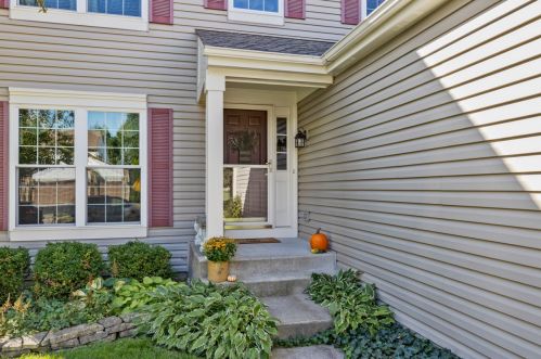 1065 Adrienne Dr, South Elgin, IL 60177-3101