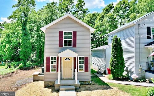 416 Charles St, Charles Town, WV 25414-1620