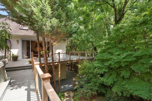4062 Keswick Dr, Atlanta, GA 30339-4426