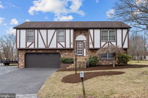 22 Wheatfield Dr, Carlisle, PA 17015-9004