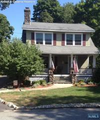 9 Hillside Ave, Mahwah, NJ 07430-1815