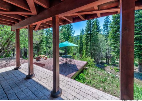 12275 Stockholm Way, Truckee CA  96161-6945 exterior