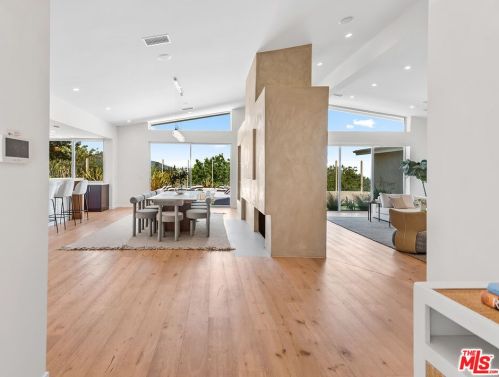 3423 Scadlock Ln, Van Nuys, CA 91403-4315