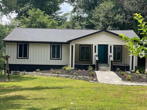 221 Cross Gate Dr, Marietta GA  30068-3921 exterior