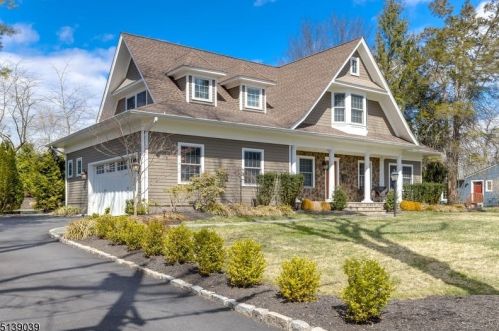 2235 Redwood Rd, Scotch Plains, NJ 07076-2115