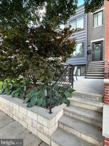 2905 13th St, Philadelphia, PA 19133-1328