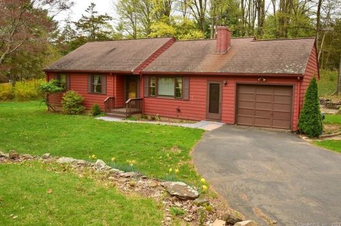 653 Edgewood Rd, Kensington, CT 06037-3807