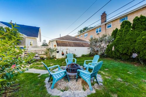 6550 Ebinger Dr, Niles IL 60714-4435 exterior