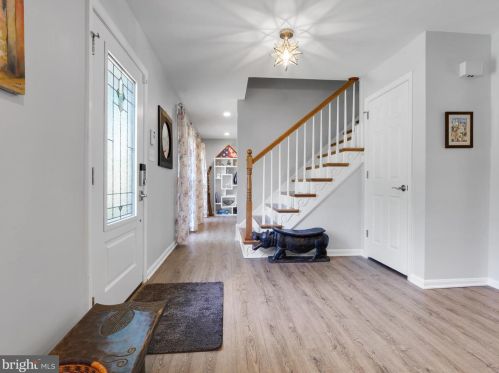 8717 Arley Dr, Springfield, VA 22153-1514