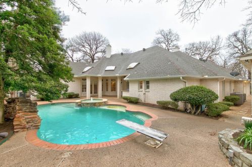 8301 Thorndyke Dr, Fort Worth TX  76182-8632 exterior