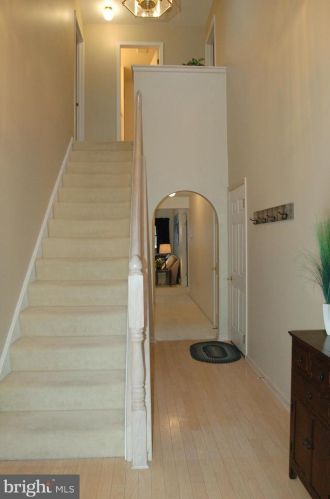 143 Greenview Dr, Lancaster, PA 17601-1010