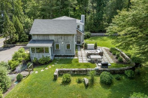 86 Lower Cross Rd, Greenwich CT  06831-3002 exterior
