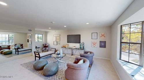 2007 Rhoda St, Simi Valley CA 93065-3539 exterior