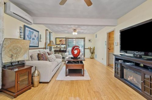 20 Groton St, Providence, RI 02909-1212