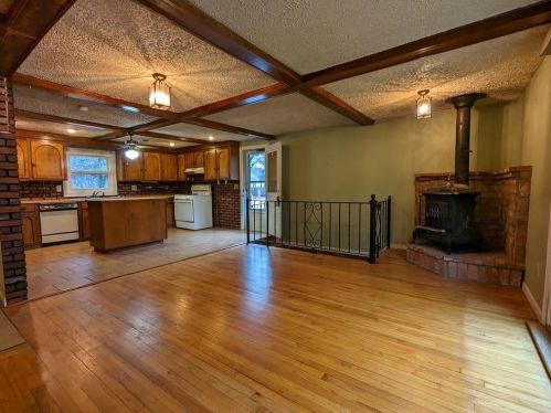 48 Fisher Ave, Warwick, RI 02886-2356