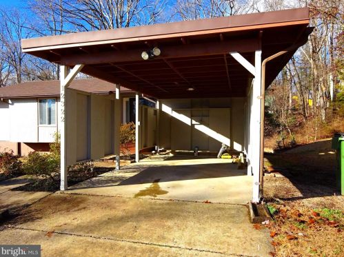 12322 Hollyhock Ct, Woodbridge VA  22192-2001 exterior