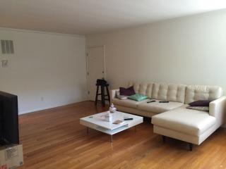 2435 Beachwood Dr, Los Angeles CA  90068-3050 exterior