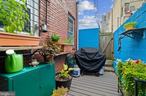 1226 8th St, Philadelphia PA  19147-5130 exterior