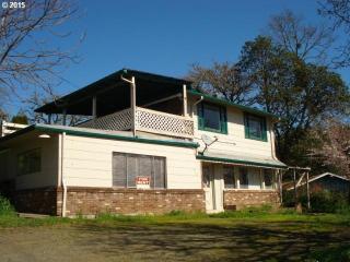 918 Hollis St, Roseburg, OR 97470-2112