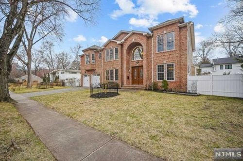 66 Columbus Rd, Demarest, NJ 07627-1432