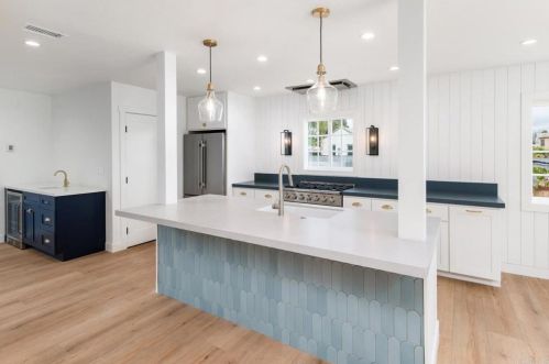 1571 Oak Ave, Carlsbad, CA 92008-1934