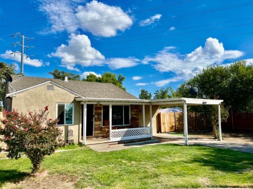 220 Hemlock Ave, Manteca, CA 95337-4419