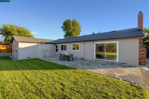 5209 Jomar Dr, Concord CA  94521-2341 exterior