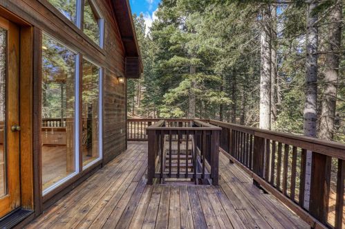 13552 Pathway Ave, Truckee CA  96161-6219 exterior
